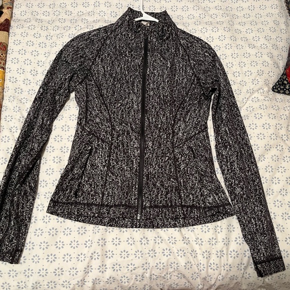 Lululemon - Picture 1 of 3